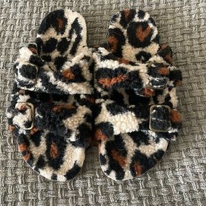 🔥NEW! Fuzzy Cheetah Slides